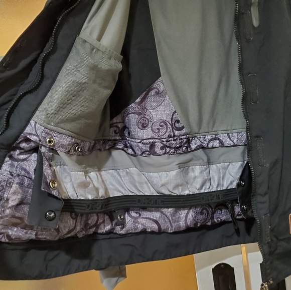 Dakine winter coat - Picture 4 of 16